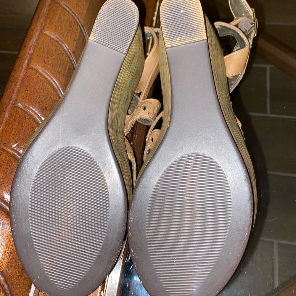 👠 Yellow Box Wedges 👠 - Picture 3 of 3
